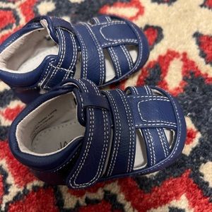 Jack& Lily 6-12 month blue infant shoes in great condition